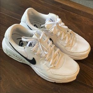 Nike Air Max Excee white runners
